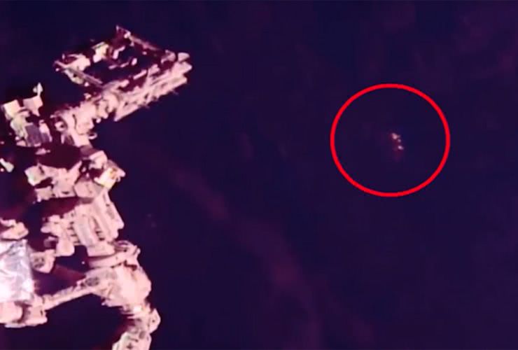 国际空间站附近疑似出现神秘三角形UFO 大小如同战舰